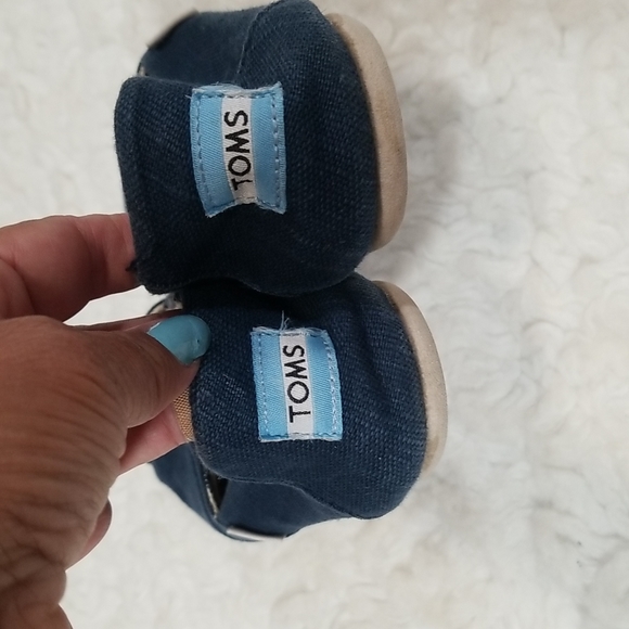 Tom's canvas Blue Shoes. 7 - Picture 4 of 8